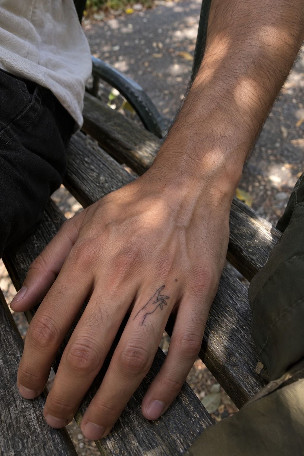 Place Small Ink Between Knuckles