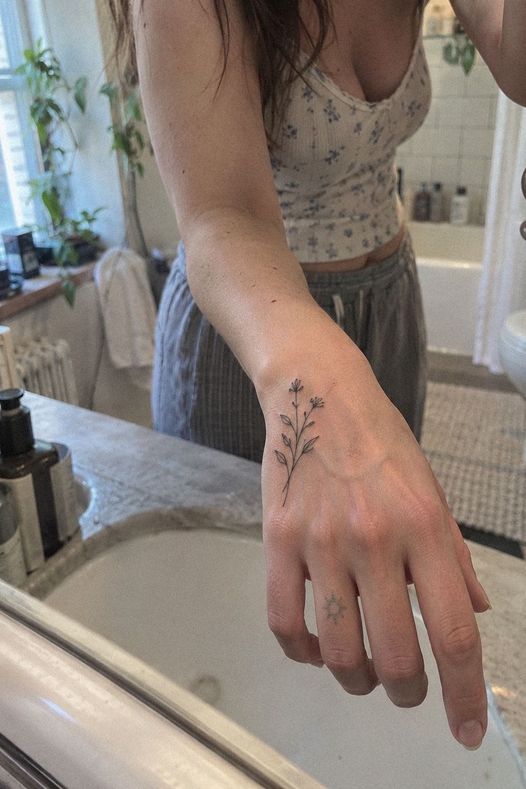 I Added a Sharp Botanical Line Along My Hand