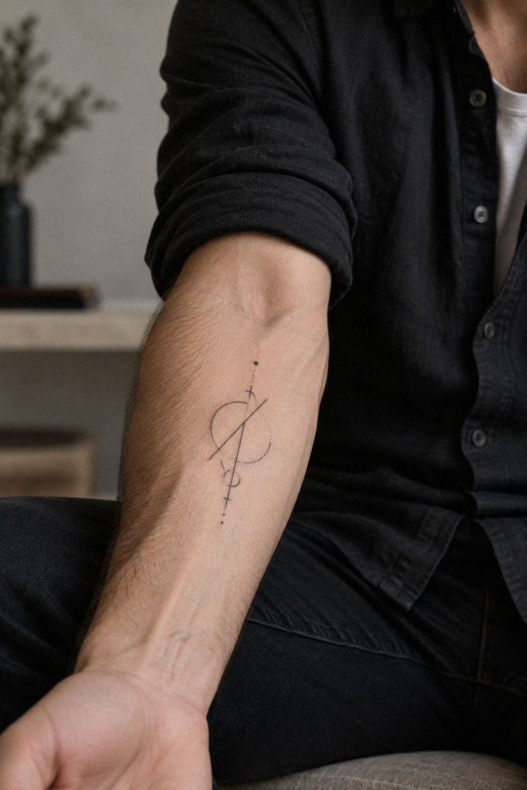 Place geometric bands around natural arm contours