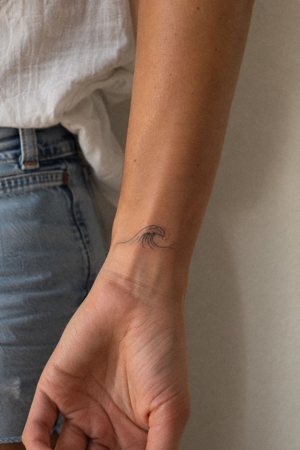 Let a Unique Wave Follow the Wrist Bone